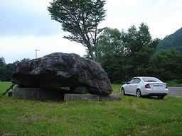 日高町・チロロの巨石